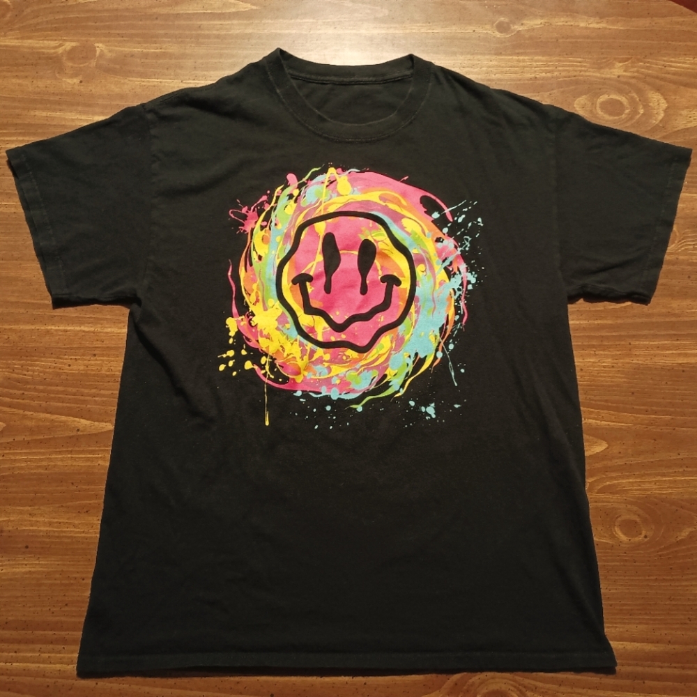 HAPPY FACE T-SHIRT - Large // Trippy Rainbow Melting Party Festival Tee Shirt